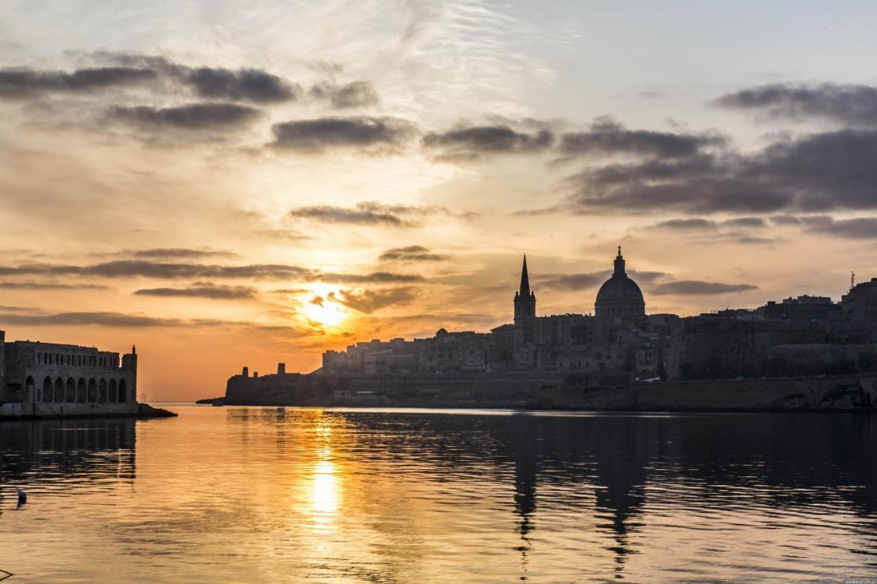 Superlative Apartment With Valletta And Harbour Views Sliema Extérieur photo