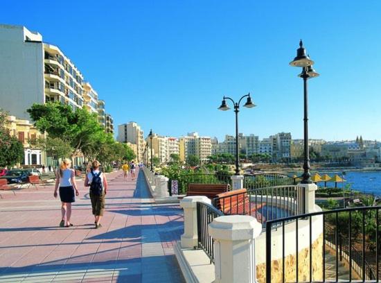 Superlative Apartment With Valletta And Harbour Views Sliema Extérieur photo